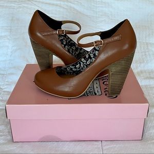Crown Vintage Tan Heels with Box